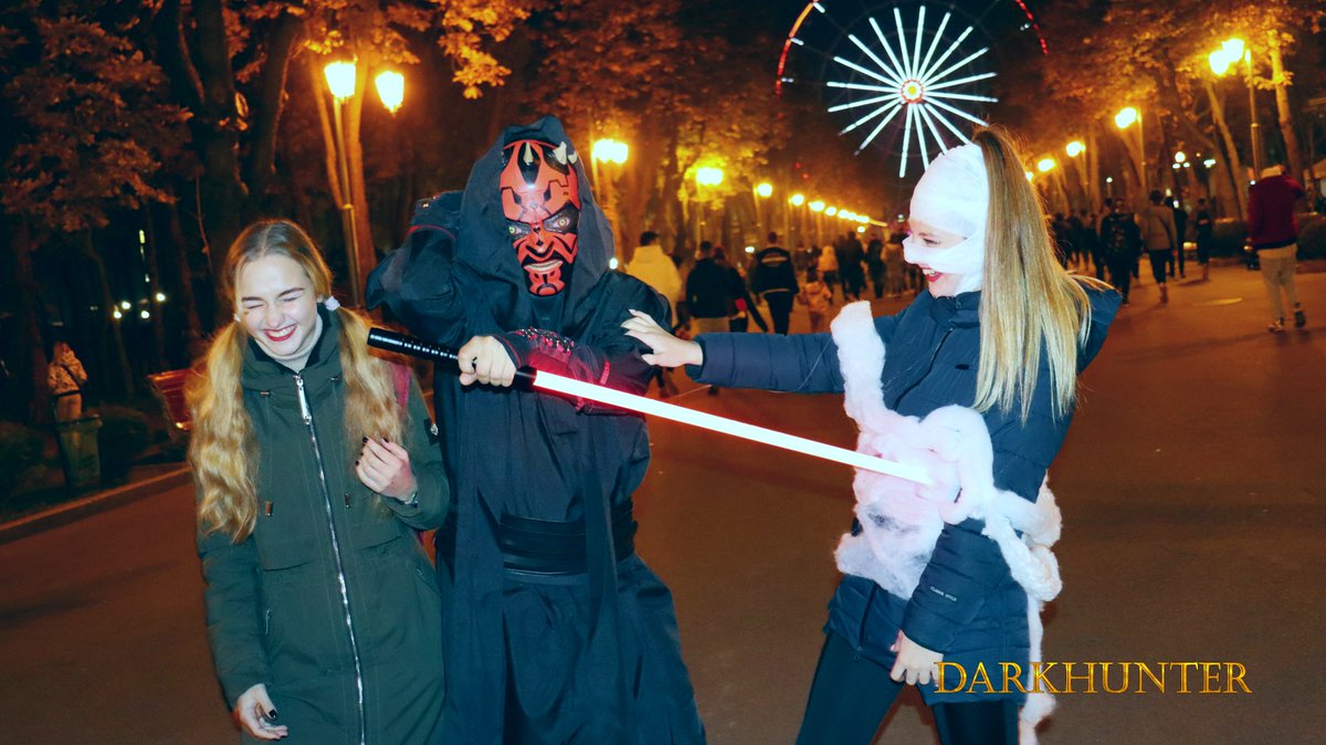 DARKHUNTERUA's tweet image. З усіх західних свят у Харківських молодіжних субкультурах чомусь особливо прижився Хеловін. Молодь готується до нього заздалегідь, як і власники багатьох кафе та крамничок у центрі міста... 
 #Хелловін #Харків #DARKHUNTER #halloween2021