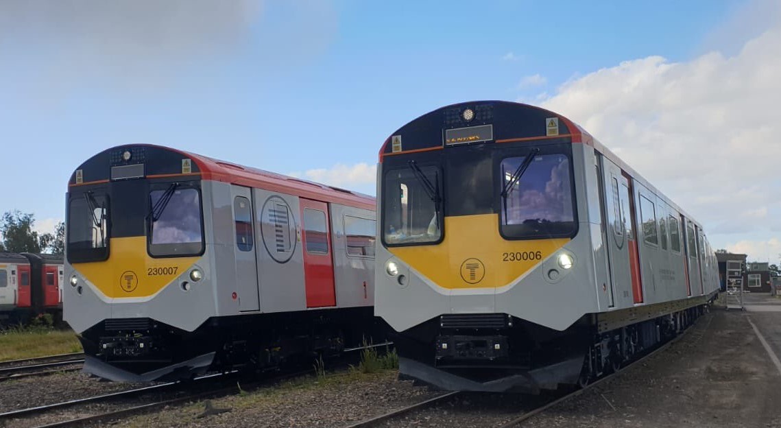 Vivarail's tweet image. OK, showing off - the truly versatile Class 230 and 484s - DEMUs, EMUs, BEMUs, DBEMUs - I've run out now, have some pictures ...