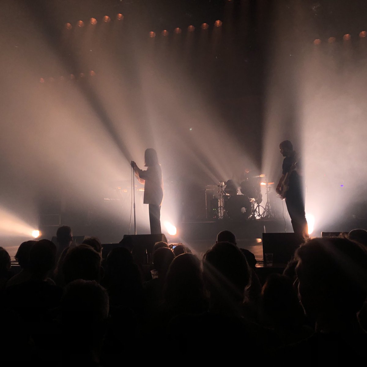 Geweldig optreden van #thewisperingsons. Strak, diep, donker. Mooie avond in #doornroosje