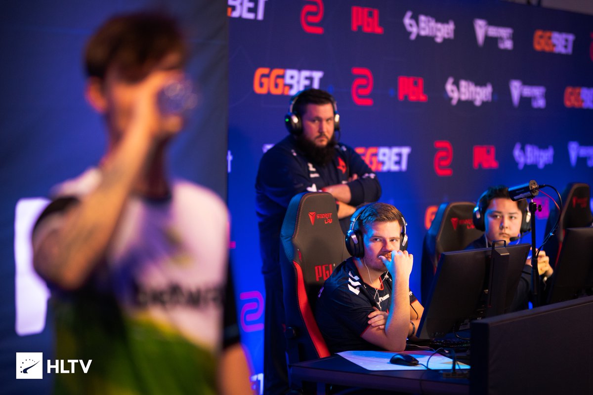 NIP's tweet image. A picture is worth a thousand words.