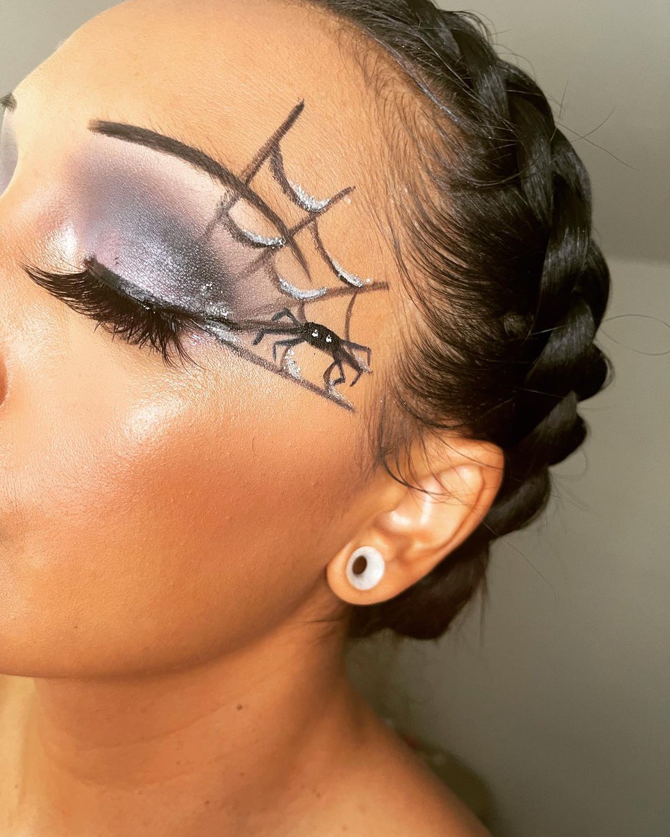 MonicaMKE's tweet photo. #halloweenmakeup #halloweenmakeupideas @morphebrushes @muaavani #cakeliner #browngirlmakeup #spiderweb #spiderwebmakeup #spiderwebeyeliner #halloween🎃 #halloween2021 #halloweenart #freehand #freehandmakeup #beauty @kissproducts #lashes https://t.co/EMQEwhPDPt