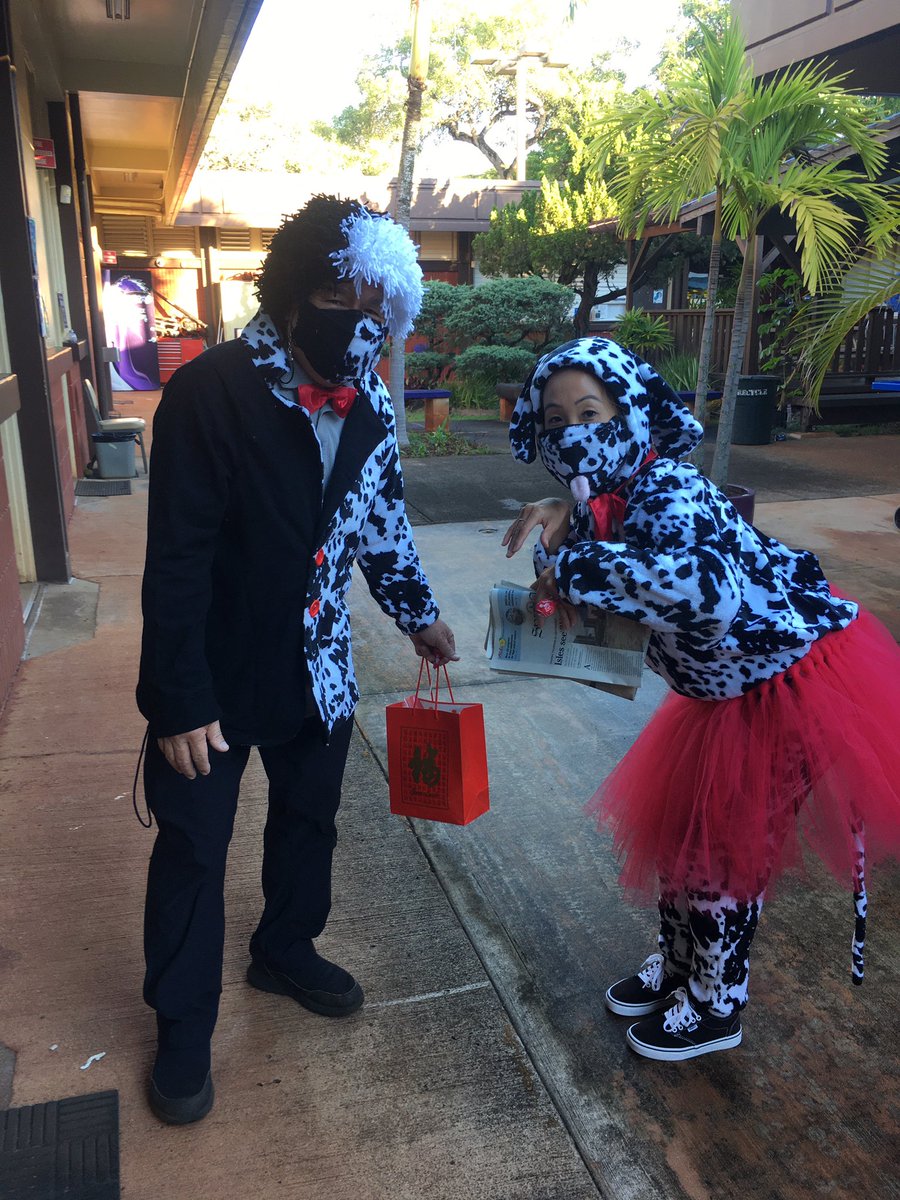 DeniseCanon4's tweet photo. PCHS staff spirit in full effect! Making memories and merriment 💜
#purplerunsdeep
#spiritedstaff
#happyhalloween
#foreveryoungatheart https://t.co/mDVF8OXTjk