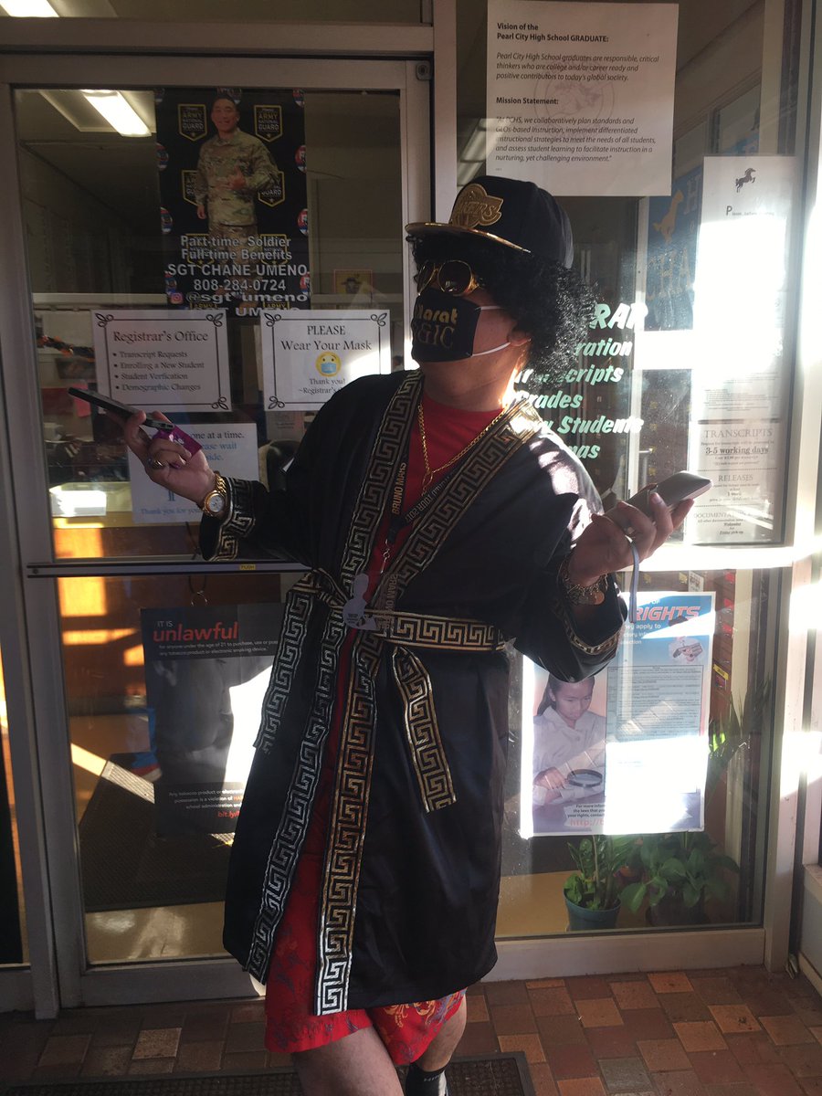 DeniseCanon4's tweet photo. PCHS staff spirit in full effect! Making memories and merriment 💜
#purplerunsdeep
#spiritedstaff
#happyhalloween
#foreveryoungatheart https://t.co/mDVF8OXTjk