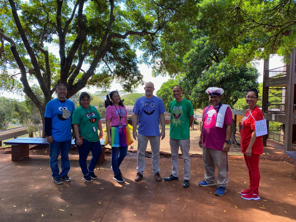 DeniseCanon4's tweet photo. PCHS staff spirit in full effect! Making memories and merriment 💜
#purplerunsdeep
#spiritedstaff
#happyhalloween
#foreveryoungatheart https://t.co/mDVF8OXTjk