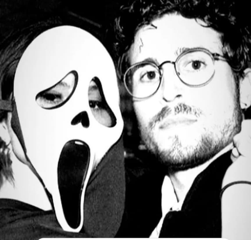 PopCrave's tweet photo. Selena Gomez dressed up as #Scream’s Ghostface for Halloween. https://t.co/ivLFENSqNc