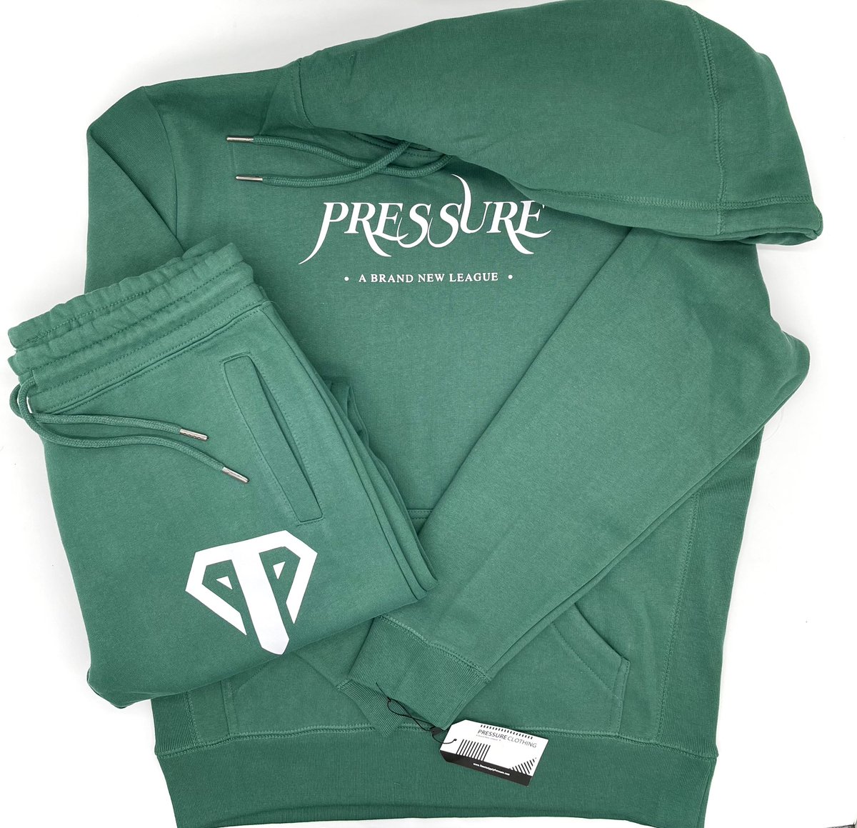 _Bossmantre's tweet photo. NEW Color-way ALERT🚨🔥 Our Brand New League Sweatsuit in “Bayberry” is now available on our website! 💎 

Visit: https://t.co/1sIUZ0lkXS 💻

 #PressureClothing #ApplySomePressure #SupportSmallBusinesses #BlackOwnedBusiness https://t.co/Qx2JM7goCV