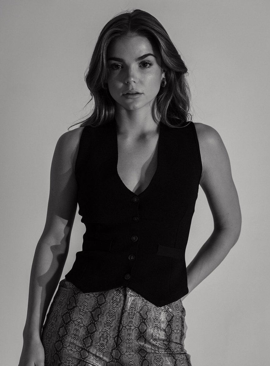 ᅠᅠ

ᅠᅠ

ᅠᅠ

 𝙱𝚁𝙴𝙰𝙺𝙸𝙽𝙶 𝙽𝙴𝚆𝚂 : 

ℒady   Aethelswith    Windsor  becomes   the   new   princess 
     royal. 
* 𝘥𝘦𝘧𝘪𝘯𝘪𝘵𝘦𝘭𝘺 𝘴𝘩𝘦 𝘪𝘴 𝘵𝘩𝘦 𝘮𝘰𝘴𝘵 𝘣𝘦𝘢𝘶𝘵𝘪𝘧𝘶𝘭 𝘨𝘦𝘮 𝘰𝘧 𝘵𝘩𝘦 𝘣𝘳𝘪𝘵𝘪𝘴𝘩 𝘤𝘳𝘰𝘸𝘯 
              ━━━━  
ᅠᅠ

ᅠᅠ