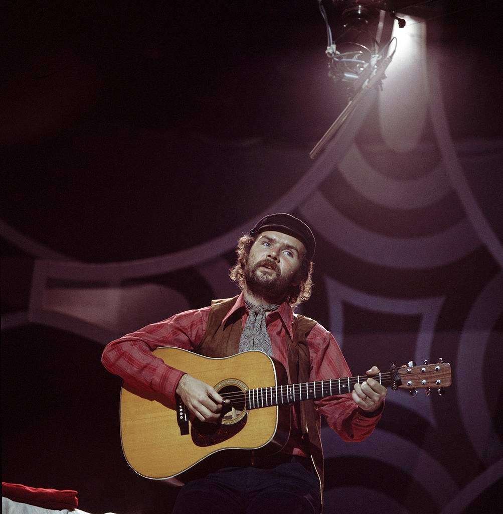 Happy Birthday to Tom Paxton who turns 84 years young today 