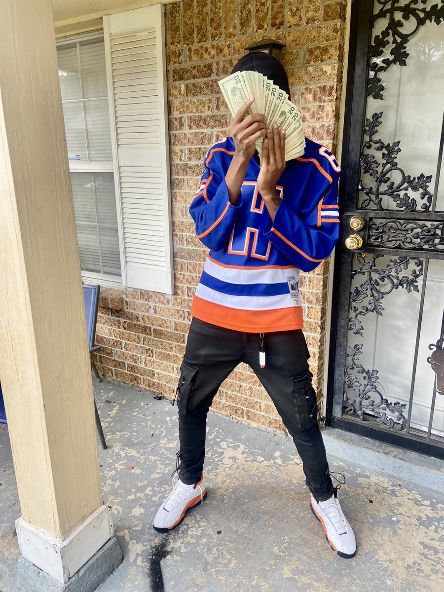 CeoAlo's tweet photo. Gotta Watch 👀Yo Back Wen You Gettin Money💰Youn Kno Who Plotting 🤷🏽♂️
#TheFlyWay🧡
#HappyHalloween2021
#mrthinkiongotitonme https://t.co/fWOzJqU3xC