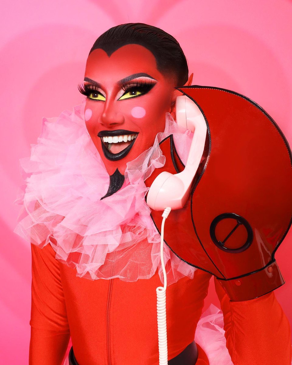 jamescharles's tweet photo. HIM 👹🏳️‍🌈 https://t.co/YFwt0J1lzg