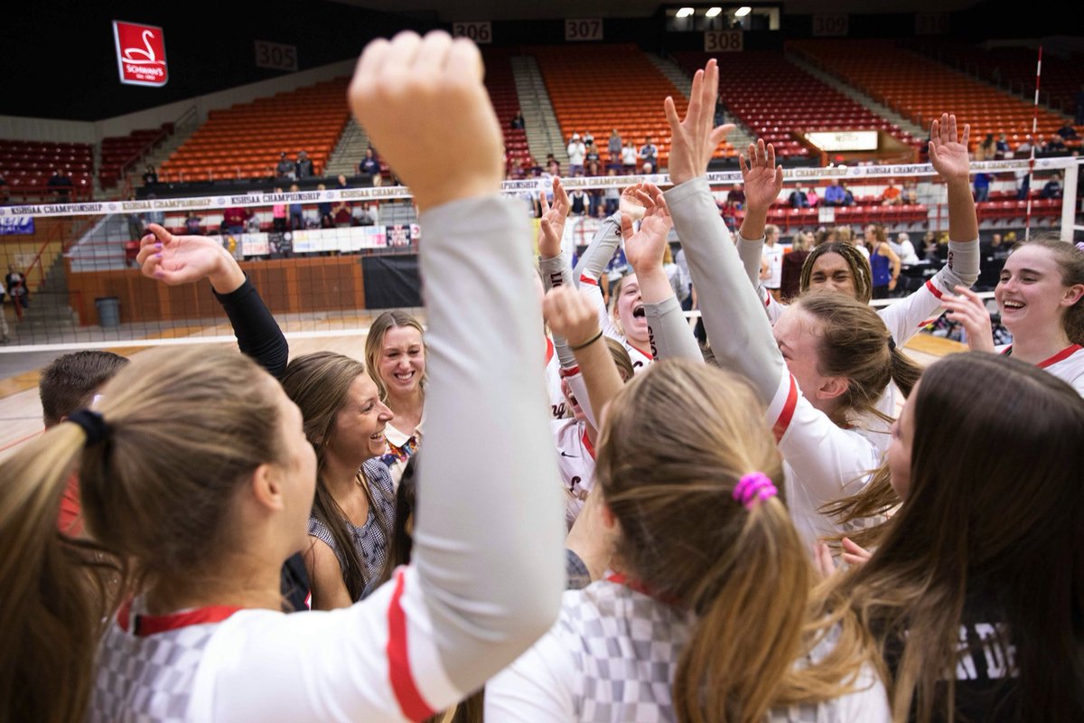 LansingLionsVB's tweet photo. Be proud of your LANSING LADY LIONS not dropping a set the whole State Tournament #ProudofthePride 

CLASS 5A STATE CHAMPIONS🥇🏆
3️⃣8️⃣-1️⃣final on the season
3️⃣8️⃣game winning streak https://t.co/J8jzI8IVJj
