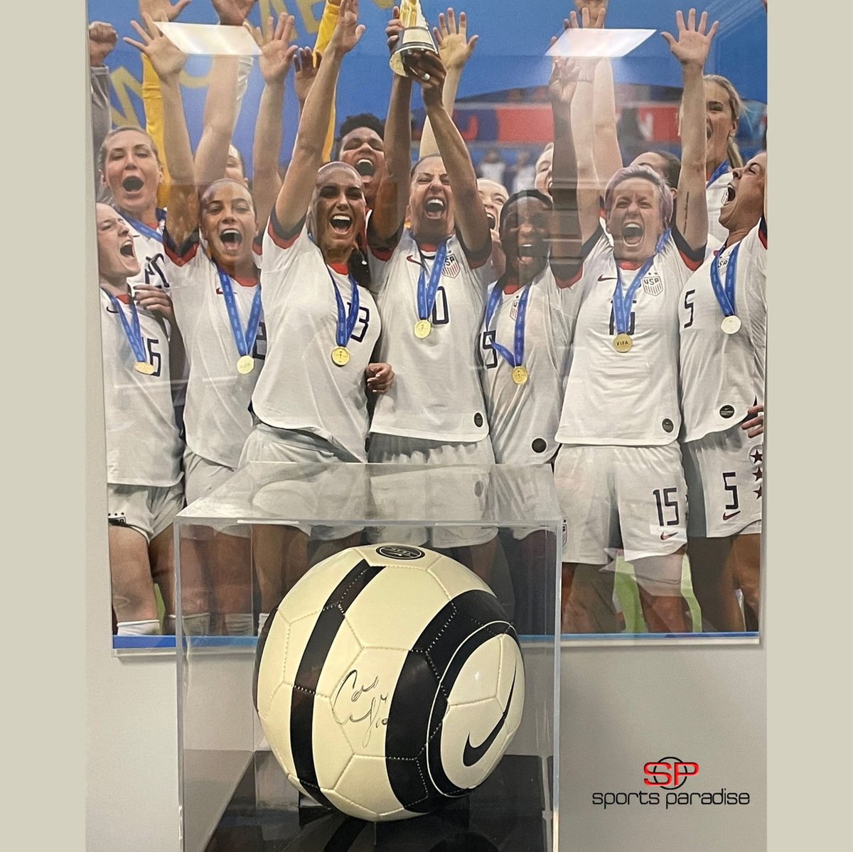SportsParaTEAM's tweet image. Congratulations @carlilloyd

Enjoy your retirement &amp;amp; thank you!

your friends at Sports Paradise
#CL10