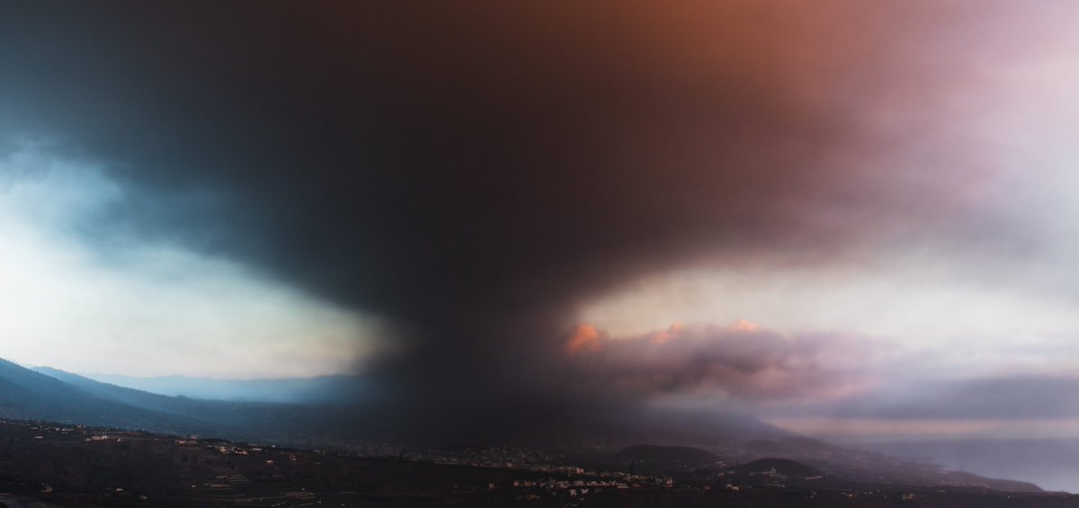 Nube de ceniza, Volcán La Palma #cenizavolcánica #VolcandeLaPalma #CumbreVieja #ErupcionenLaPalma #volcanCumbreVieja #LaPalma #LaPalmaVolcano #