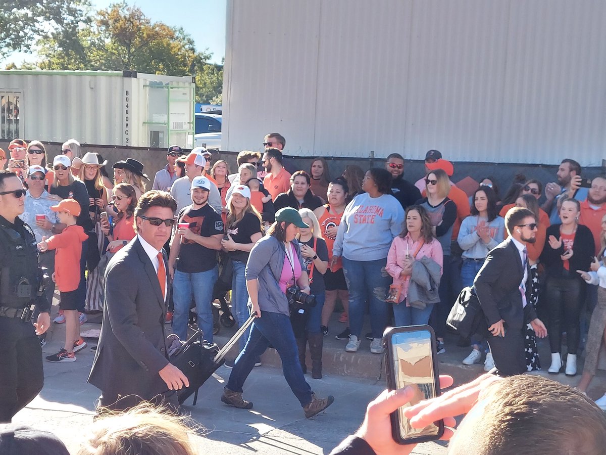 GeorgeDunham's tweet photo. Gundy said bring back the #Jubhawk https://t.co/YCUxN5x1VK