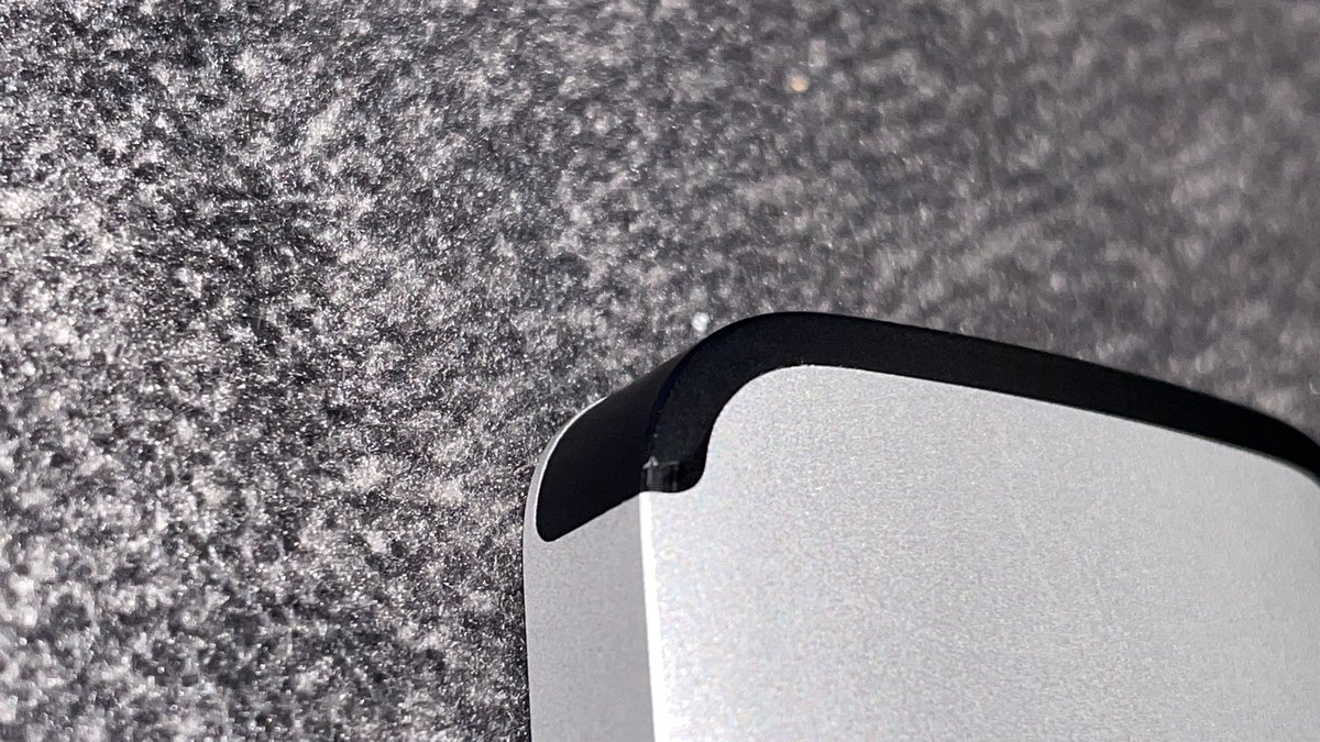 minimag2k3's tweet photo. @apple the new Siri remote is really nice but this sharp edge is quite annoying. It’s about a depth of a hair, not enough to be noticeable to the eye but enough to catch your finger for sure. I wouldn’t complain but you charged my damn near $70 for the remote. Check your tooling. https://t.co/OXGdaivwKQ