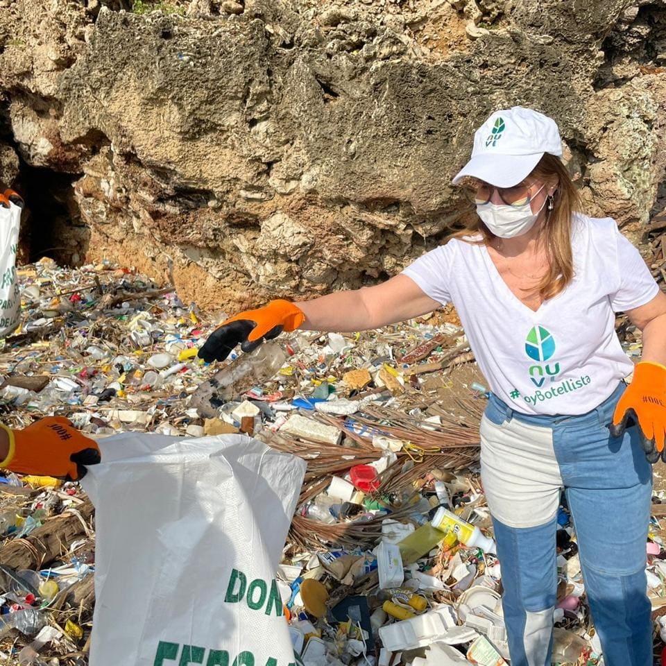 airdmedia's tweet photo. 📌 Nuestra VPE y presidente de NUVI,  @circealmanzar, encabezó la jornada de limpieza y manifestó su compromiso con el cuidado de nuestro medio ambiente.

Seguimos sumando voluntades con compromiso y responsabilidad social. 

#economíacircular #nuvimarketplace  #reciclaje #AIRD https://t.co/D7RC6nFLza