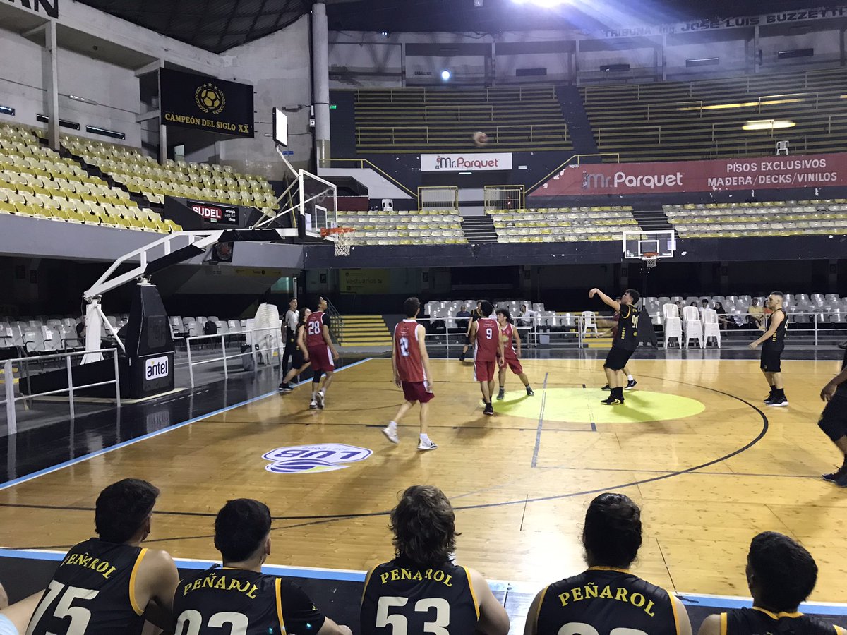 gustavaso1971's tweet photo. #Formativas2021 🏀
@BasketCAPuy
Partidazo de la U19
Vamos los pibes del club!. https://t.co/wsSCpVLN8J