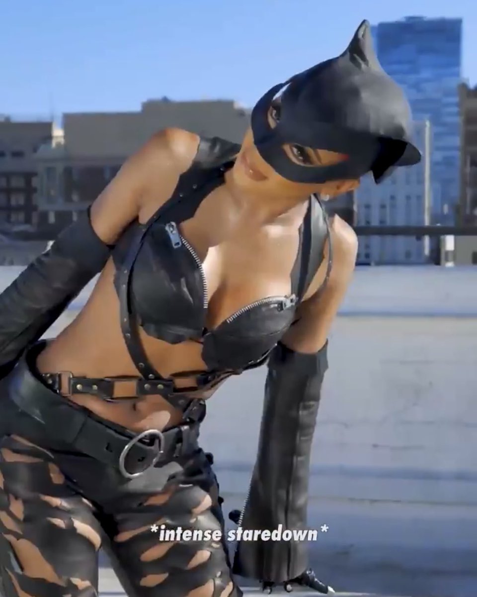 #SpiderManNoWayHome 

The tension between these two right now👀

Sony/Marvel                #NoWayHome 
/Kevin Feige                  leakers