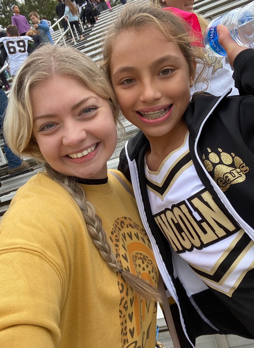 courtney_pk_'s tweet photo. Miss Poole loves supporting her sweet kiddos! #6thGradeSquad #GoBears 🐻💛🏈 @dms_tcboe https://t.co/9E1LNKVV7x