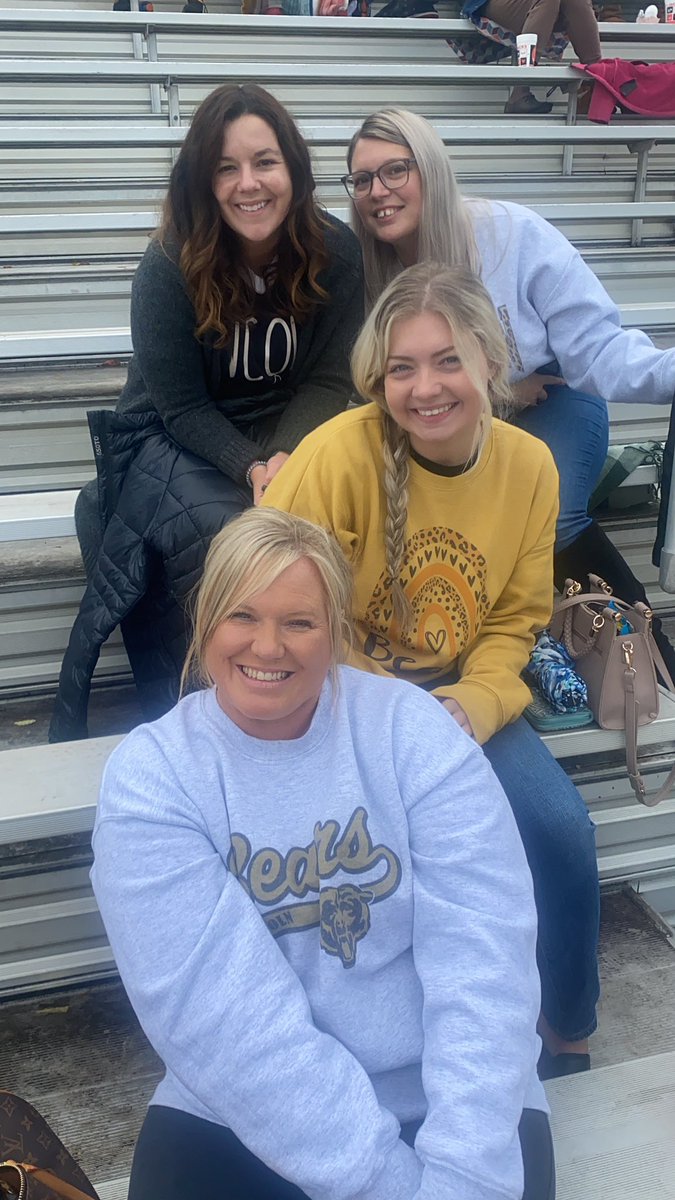courtney_pk_'s tweet photo. Miss Poole loves supporting her sweet kiddos! #6thGradeSquad #GoBears 🐻💛🏈 @dms_tcboe https://t.co/9E1LNKVV7x