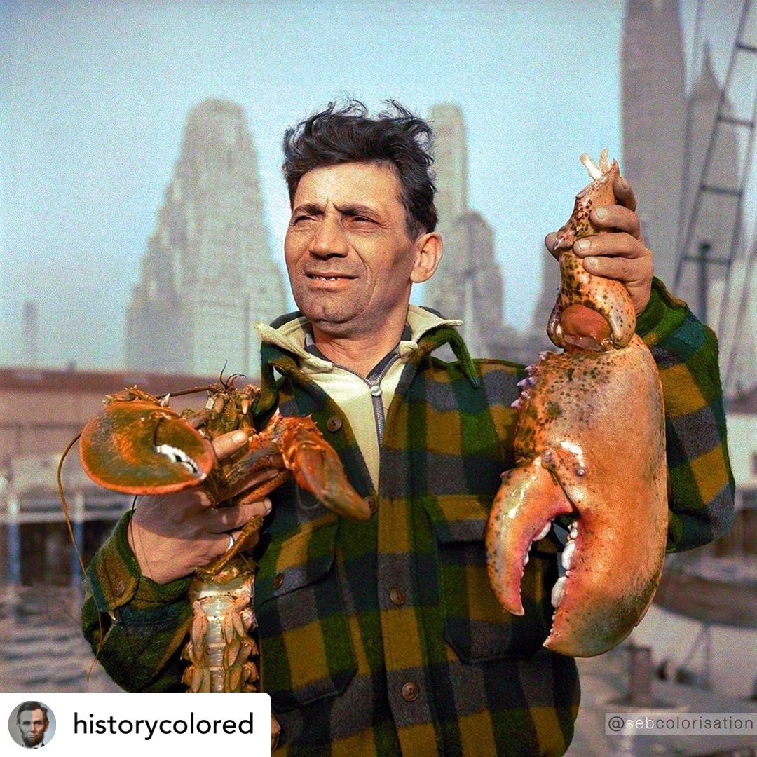 AusWoolGrowers's tweet photo. A sartorial #NewYork stevedore in 1943 wearing the only truly sustainable, hard wearing workwear choice - #wool Today’s stevedore would likely be in microplastic shedding synthetics, which produce 35% of the #microplastic pollution in the world's oceans 🌊 #wearwool #history https://t.co/ku4vF93EdK