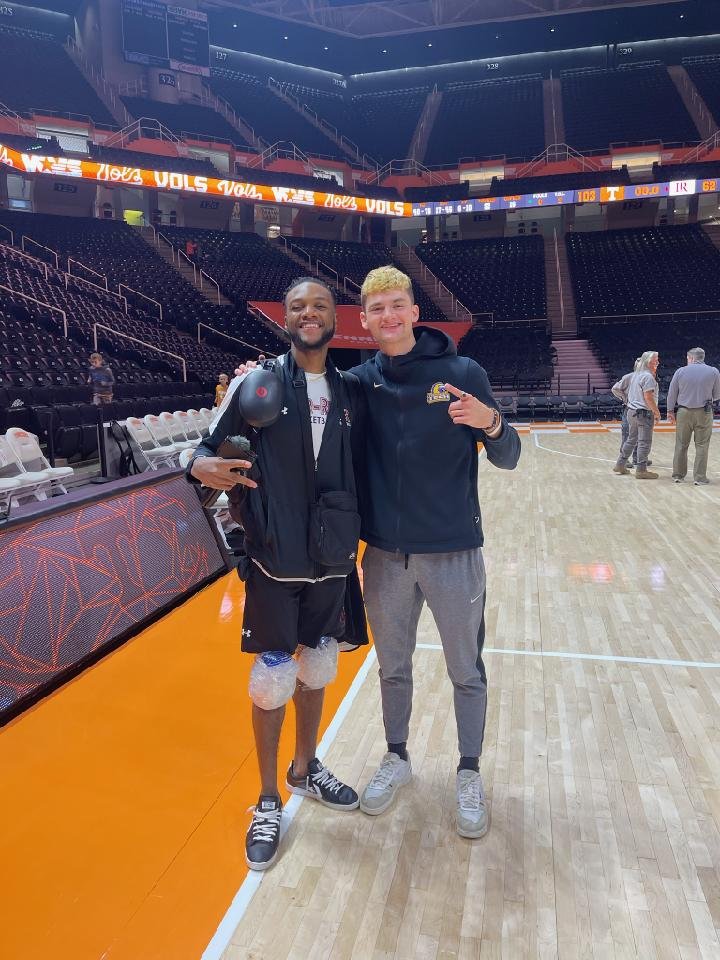 JGElmore10's tweet photo. THIS is what I love about basketball! The friendships that are formed during the grueling practices and hardships/successes of sports, last a lifetime! Continued success to you @kevinkangu15  Kangu! https://t.co/QimBCAjcMZ