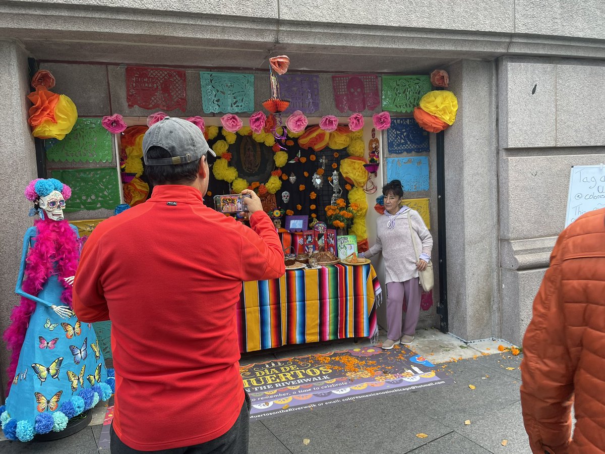 Get your photo with the Dia de muertos alter with Colores Mexicanos on the #chiriverwalk