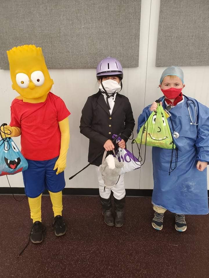 Tonight's  costume winners:
Bart Simpson
Equestrian 
Dr Luke
Thanks so much for sharing your costumes with us. Happy Halloween!! 🎃