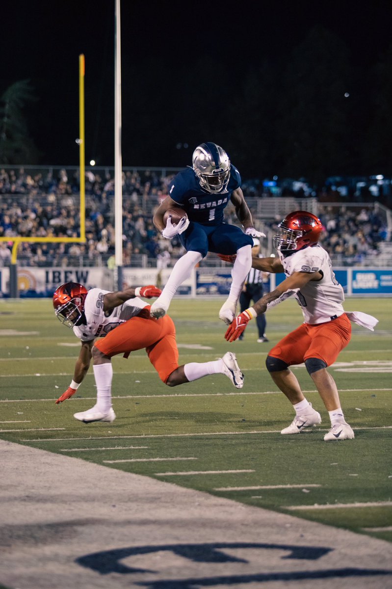 Swipe to see our #JungleBoy of the game hurdle on one of his team leading 9 receptions for 90 yards🐰🔥

51-20 Nevada beats that team down south to keep the cannon blue!🔵

#BattleBorn // #NevadaGrit