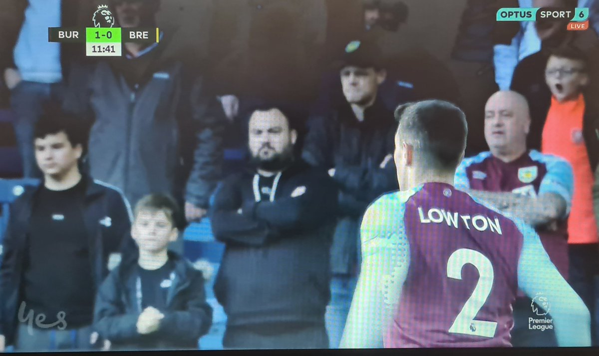 nobulldarts's tweet photo. When you're watching football but everything reminds you of darts. #BURBRE #lowton #darts https://t.co/2WIckWnF2P