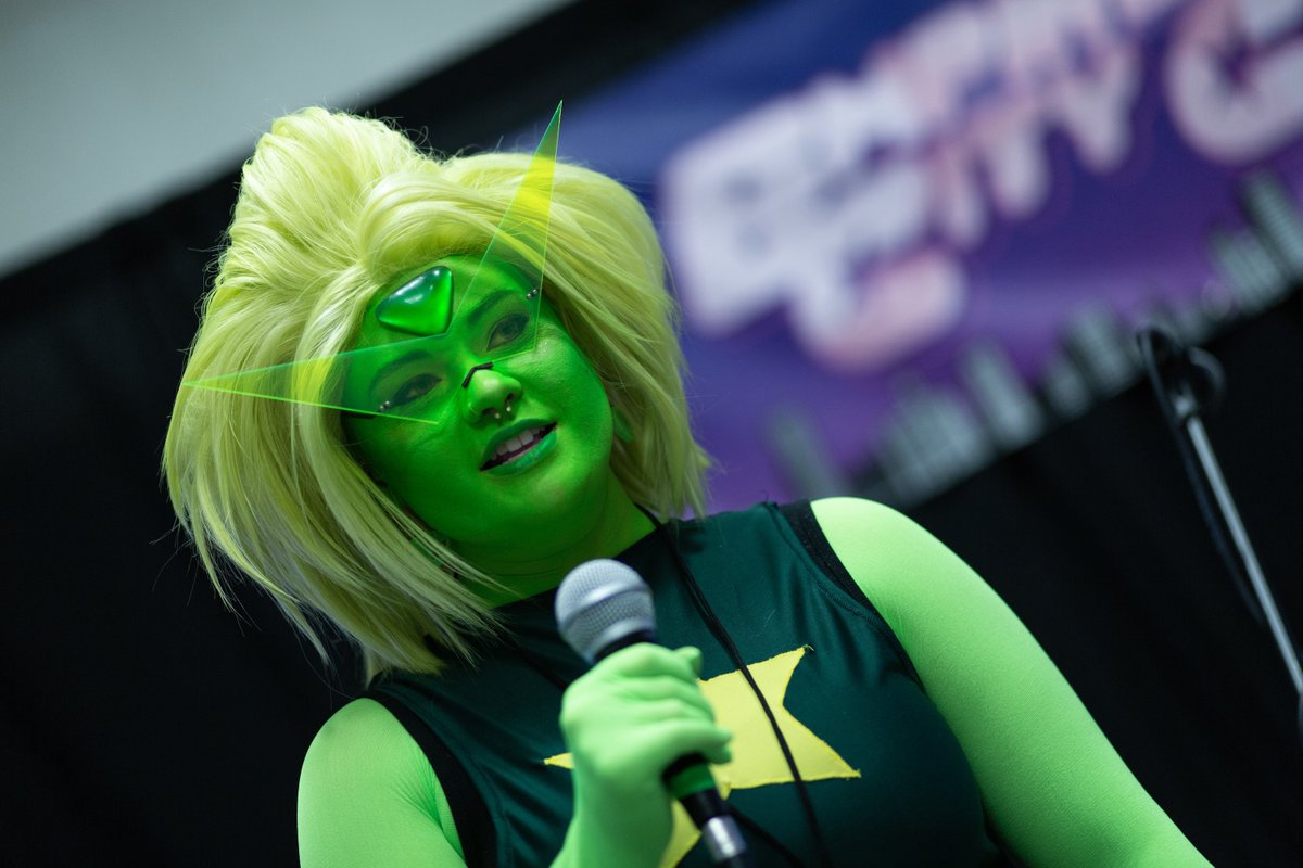 EmpireCityCon's tweet photo. EVERYONE SHHHHHHH!!!! The Green Dorito has something important to say:
Dorito: Don't forget that the last day to buy tickets to #EmpireCityCon is NEXT WEEK!
https://t.co/NXeH11KE1J
#StevenCon #StevenUniverseCosplay #TBT https://t.co/L8JEbOOXg9