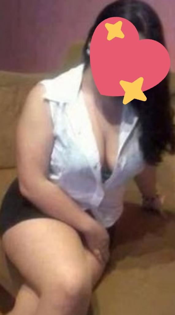 أناقة الكلام أهم من أناقة الشكل ..  
قد تسرق الأنظار بمظهرک الجميل ..  
أما القلوب فلا يسرقها سوى طيب الكلام ..

عليك ان تكون إنسانا قبل ان تكون ذكيا وغنيا ومثقفا..  
تسقط الاشياء جميعها ان سقطت إنسانيتك... تصبحو بخير