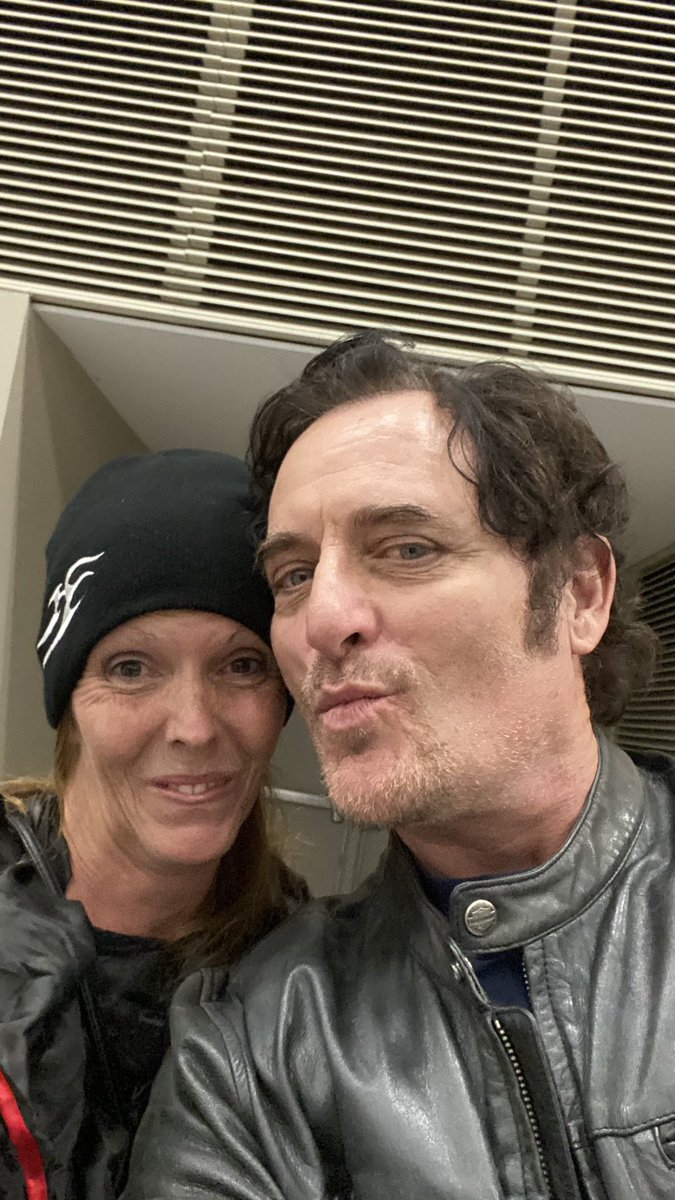 junehuz's tweet photo. Just hanging out with @KimFCoates in Niagara Falls On, at frightmare. Man, he truly is the sweetest guy ever, thanks for this opportunity to meet you!  #LifeAsAMom #NiagaraFallsOn #SonsOfAnarchy https://t.co/0d71fbbRoR