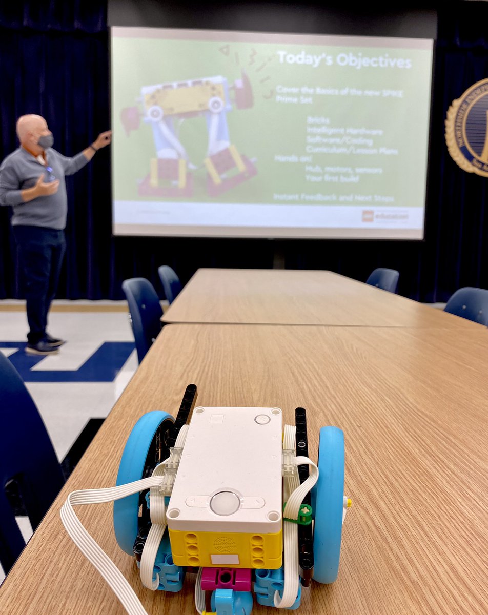 Isabel_Anaya1's tweet image. Thank you @EducationCoe for guiding us through the ins and outs of using the new #LEGOeduSPIKEprime 🤖@SollarsAmalia great PD this morning! @LEGO_Education @FIRSTinTexas #CARGOCONNECT #NISDRobotics