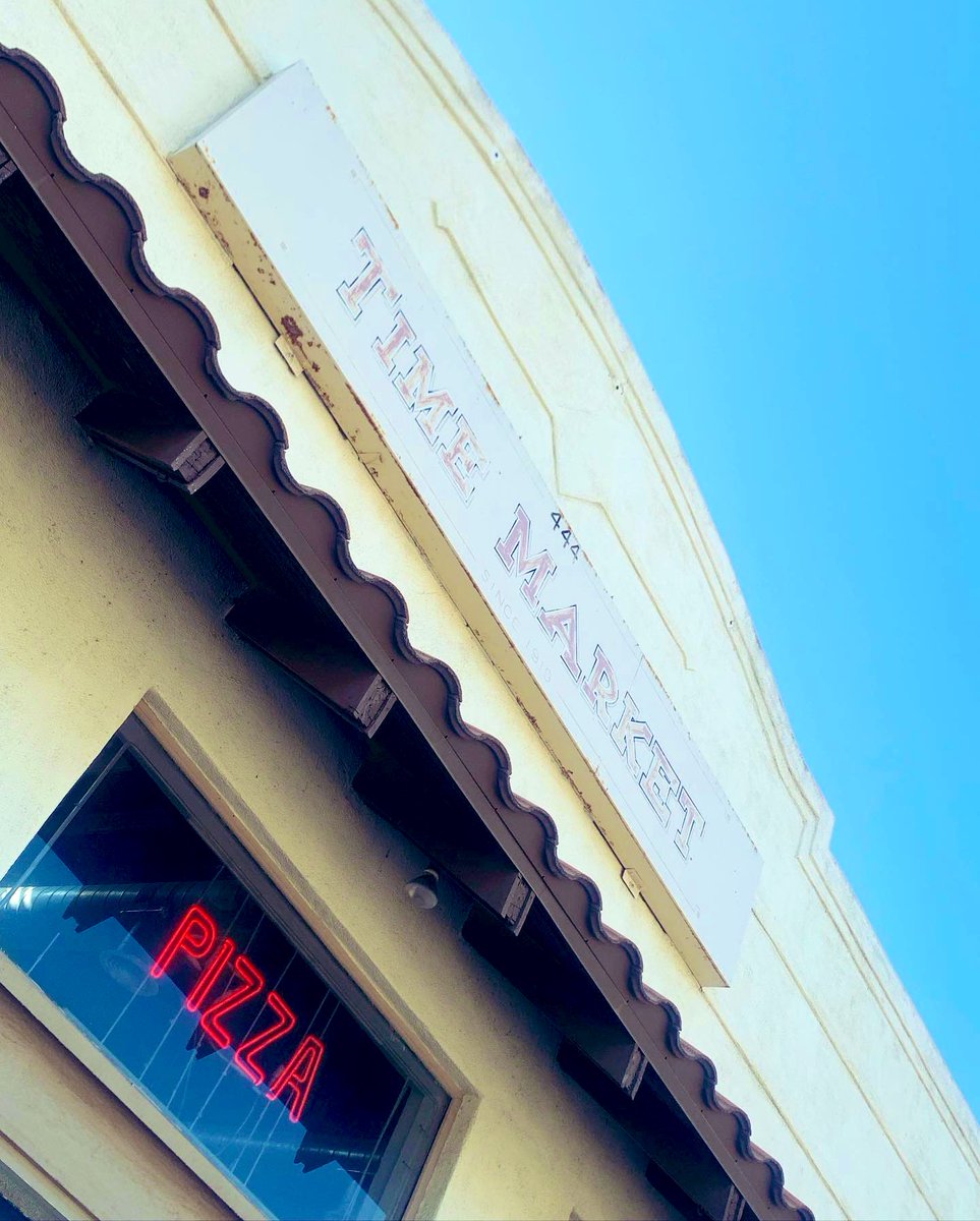 totallytucson's tweet photo. Happy Saturday, #Tucson! Warm and sunny today. Spent the morning prowling UA campus and stopping for a late breakfast at #TimeMarket- always a serendipity find. Who says you can’t have Champagne on Halloween? Time Market, 444 E. University, since 1920. #SaturdayVibes #localfave https://t.co/7tNJGh9ko8