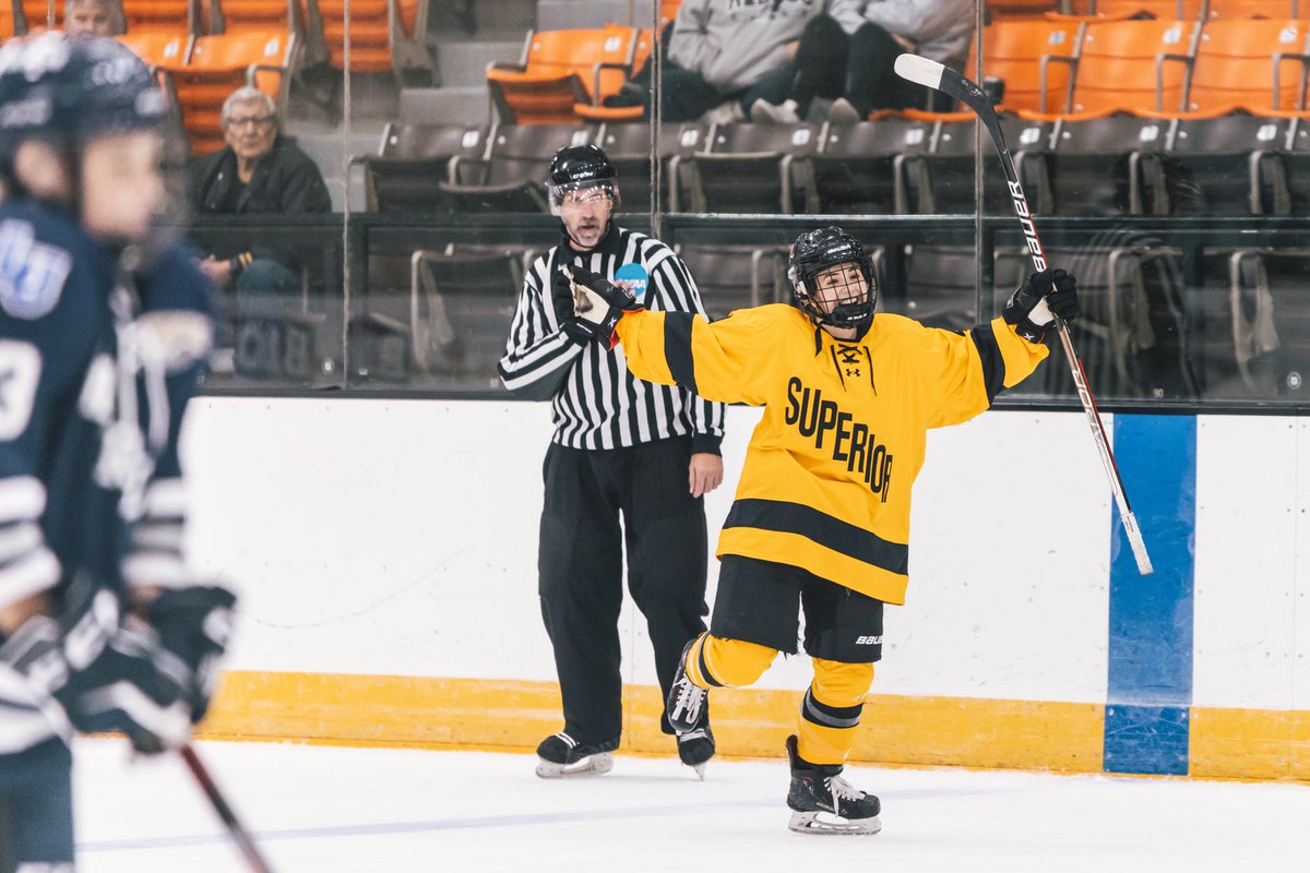 uwswhky's tweet photo. 🏒📸 | #WeAreSuperior #EarnIt https://t.co/OLq2ZvclMV