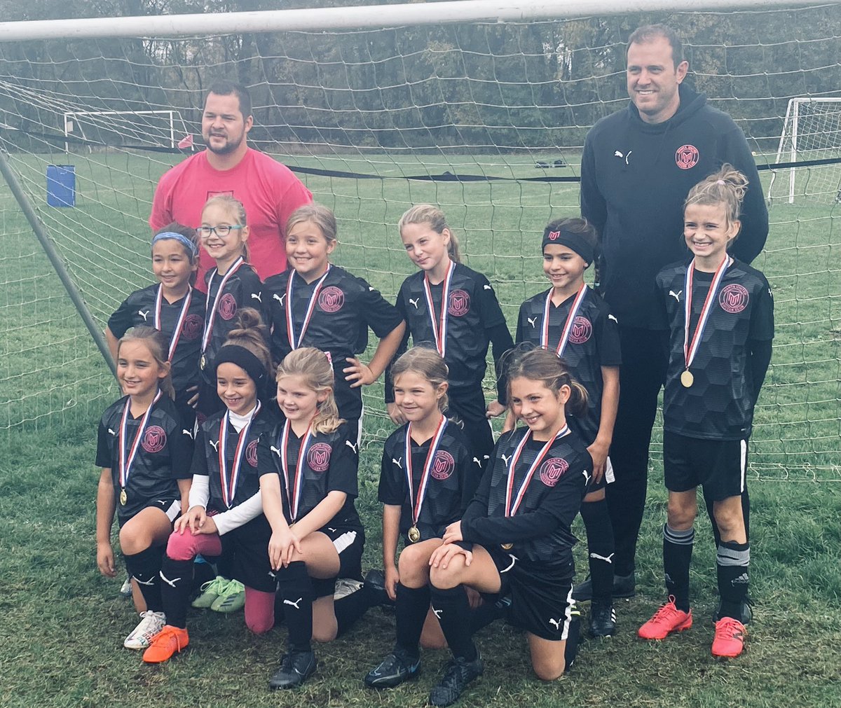 SaraMarkouc's tweet photo. Last game of the fall season…Great job, girls!❤️⚽️

#markoucpartyof10 #MissK #manta https://t.co/1AhEzMTB4u