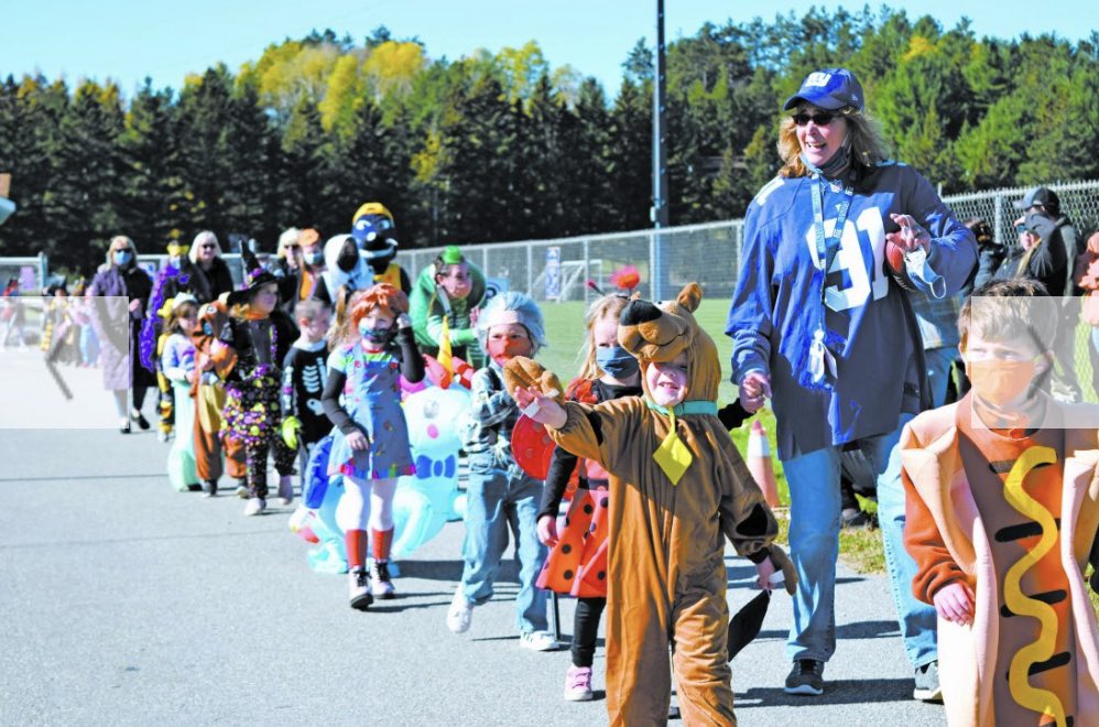 LakePlacidCSD's tweet photo. Spooky spirit on parade in Lake Placid - via @AdkEnterprise
#LakePlacidSchools #EmpoweredLP
https://t.co/xavsSmSTzr https://t.co/H2w3bX7sC6