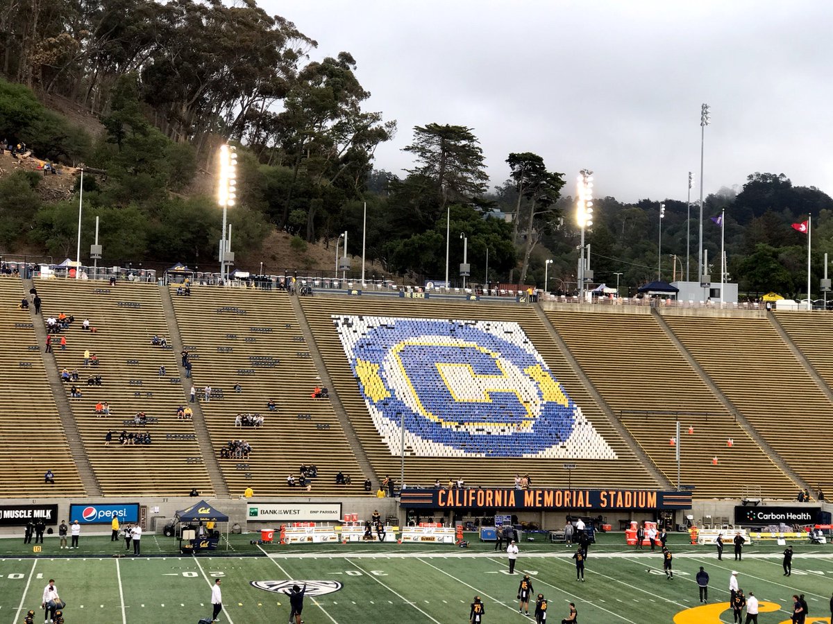 seanyodarouse's tweet photo. Nice looking standing stunt! @rallycomm. #GoBears #CalGameDay (@ California Memorial Stadium - @cal in Berkeley, CA) https://t.co/NNDimsIaSa https://t.co/qH46IOi2kr