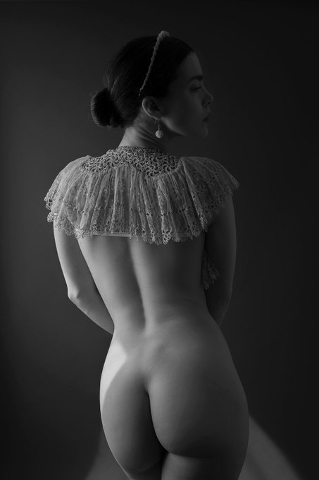 Front or back or *gasp* BOTH? 😅  // self portraits https://t.co/Uwqvx548jm