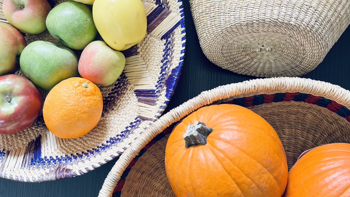 Market baskets of all shapes and sizes are at Valley Fresh! Corral your fresh fruit, pack a picnic, or use as a purse, these handwoven baskets are as beautiful as they are functional. Find our selection near the fresh florals 🌻