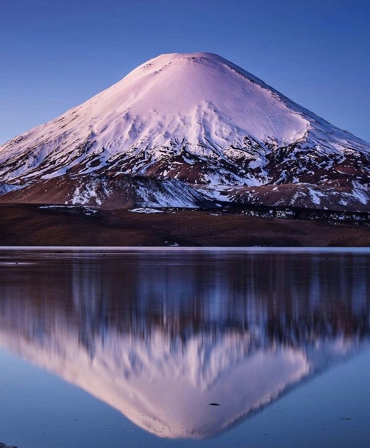 lacarourrutia's tweet photo. It”s your own reflection what you see outside.
#volcanParinacota #Arica 
#leoEscuchateChile 
#HearYoursellfBook 
https://t.co/zgXc6T1yUB
#infhear https://t.co/aoJg7qze97