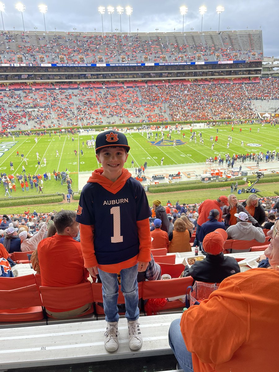 MandiKAdams's tweet photo. Tiger Walk and Jordan Hare with the coolest kid around#WarEagle https://t.co/qKZBSCTpie