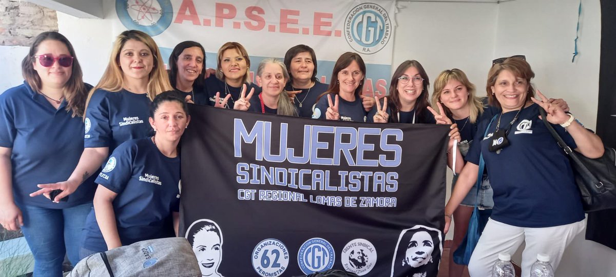 siunfletraok's tweet photo. 🙋‍♀️La Secretaría de la Mujer y Género del SIUNFLETRA participó del plenario de mujeres de la @CGTLOMASoficial 

“Participamos de este encuentro porque entendemos que debemos organizarnos,  militar y ocupar los lugares en la toma de decisión”

Mario Pereyra Conducción https://t.co/MfcSydhc74