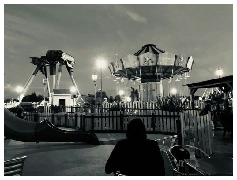 AndUnd21's tweet photo. Sitting alone in a land of fun
Who needs people?
Who needs sun?
#ThemePark #BlackAndWhite #BnW #NightPhotography #Photography https://t.co/L7cYWkoe9L