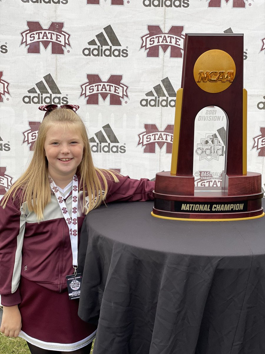 cflorreich's tweet photo. Finally got to see the @HailStateBB National Championship trophy! #HailState https://t.co/rGixfatNKm