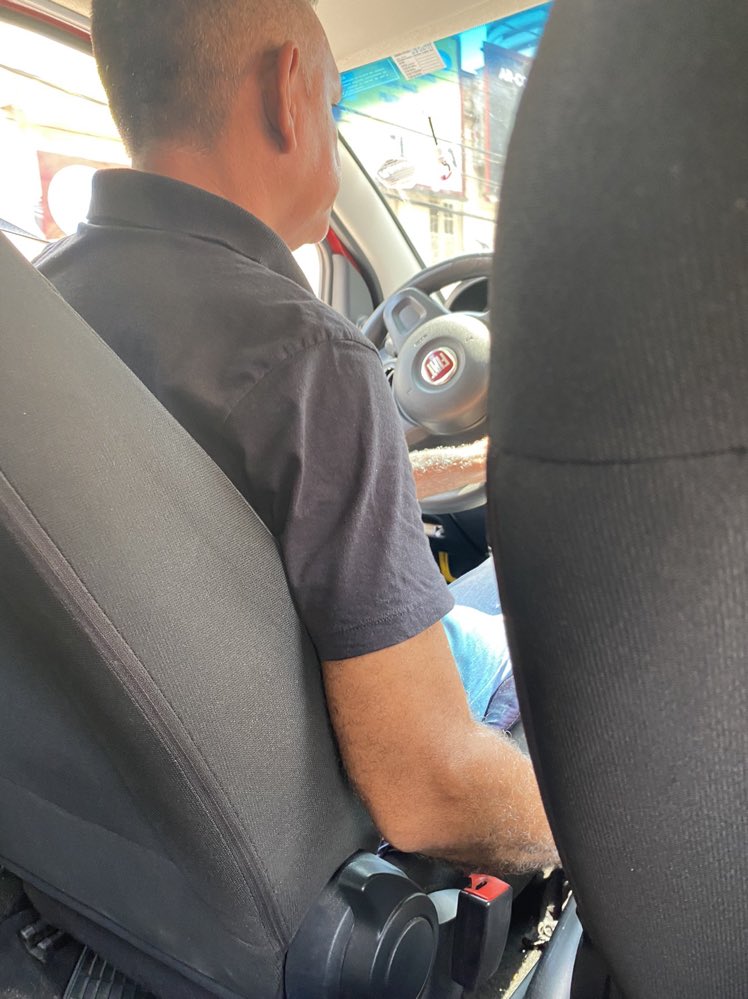 _marcelofiel's tweet photo. Uber em Belém eh assim. Não usa máscara pq alega que o carro eh dele. Parabéns @Uber_Brasil, serviço de merda de vcs em plena pandemia. https://t.co/1moCkSQcRA