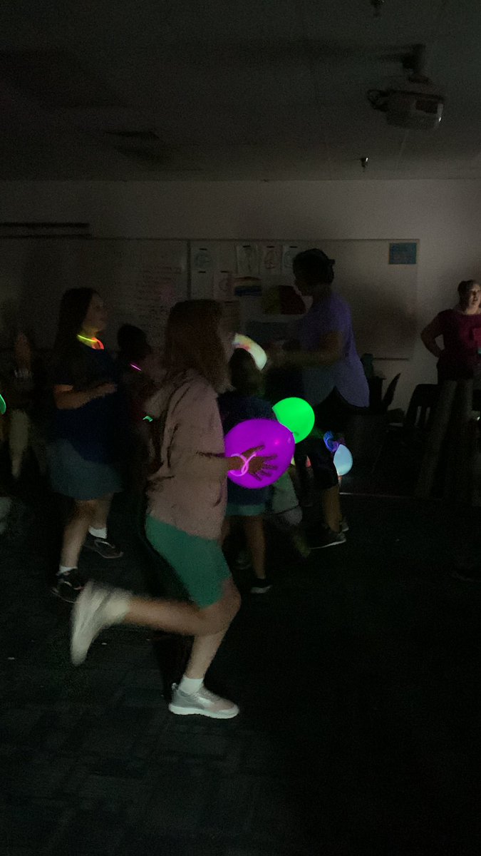 KidZoneAZ's tweet photo. Marshall Ranch KidZone celebrated #LightsOnAfterschool with a Glow Dance Party!! https://t.co/g5qJ41dAbf