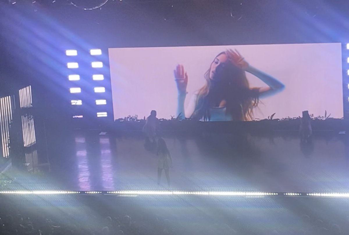 mbsdefault's tweet photo. best night eva @madisonbeer #LSTBoston π€ https://t.co/dANXTlJCWj