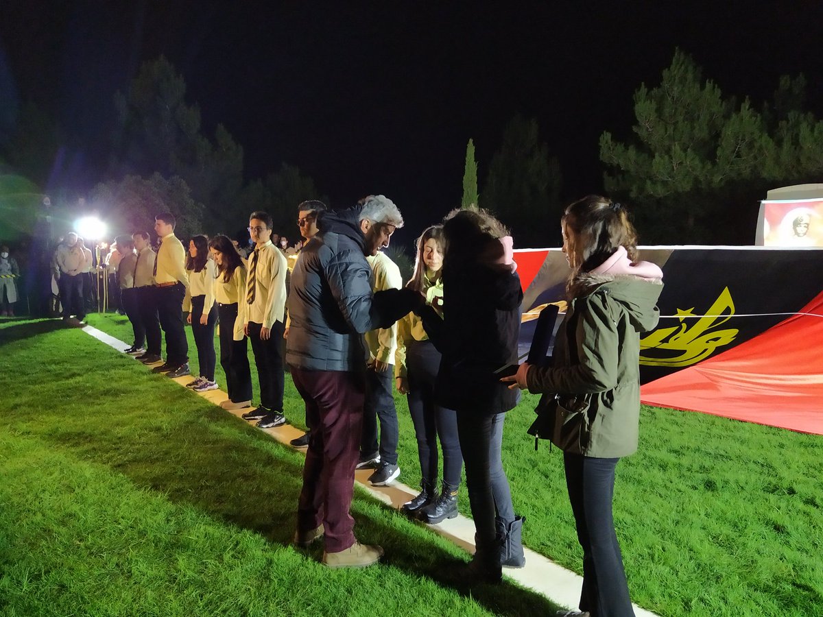 İEL' 24 döneminin pandemi nedeniyle yapılamayan rozet takma töreni Kanlı Sırt'ta 29 Ekim saat 03:30 da yapılıyor. Çanakkale'de vatan savunması için canlarını feda eden tüm şehitlerimizin ruhları şad olsun.